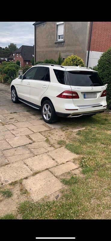 Gebraucht Mercedes ML350 258 PS (189 kW) 2012 Weiß SUV