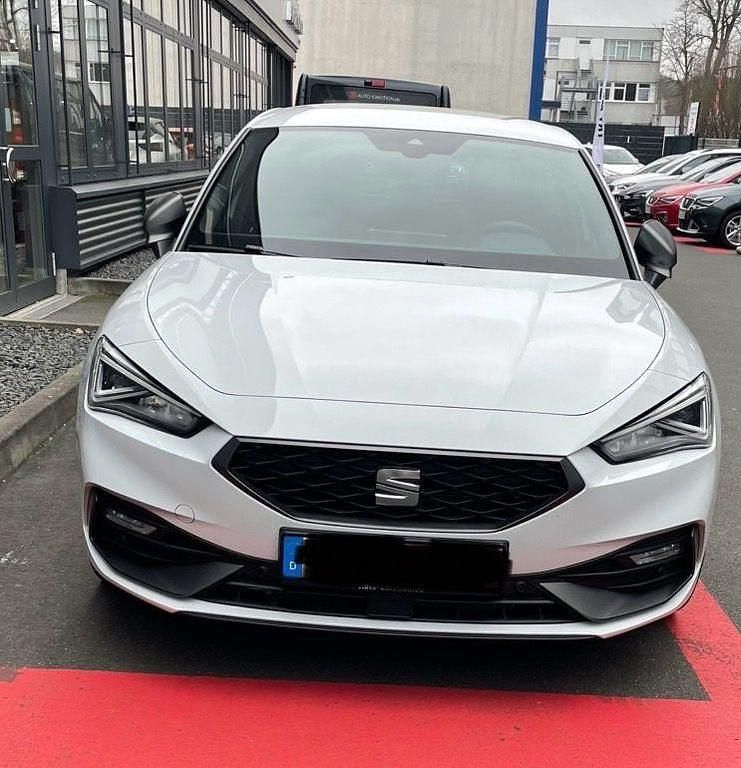Weiß Gebraucht 2020 Seat Leon FR Limousine | 19.499 € (Fairer Preis) - Bild 1/4