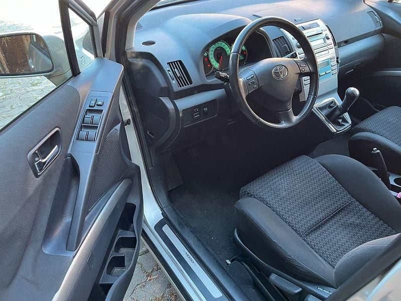 Gebraucht Toyota Corolla Verso Sol 129 PS (94 kW) 2009 Silber Van / Kleinbus