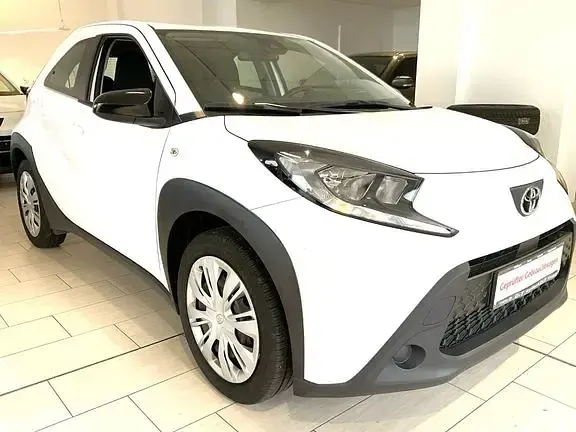 Gebraucht Toyota Aygo X Play 72 PS (52 kW) 2023 Weiß SUV