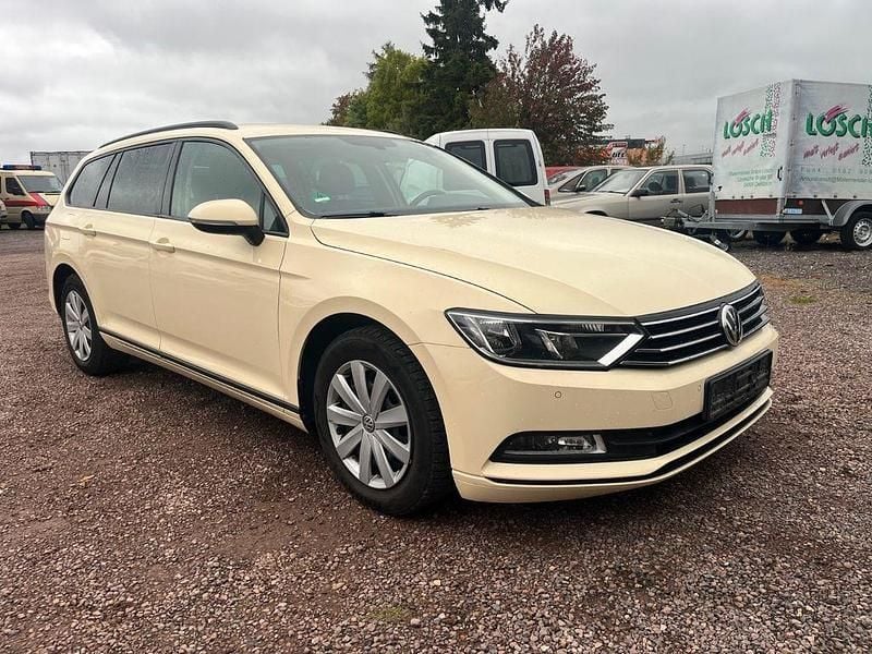 Beige Gebraucht 2018 VW Passat Comfortline Kombi | 6.900 € (Superpreis) - Bild 1/4