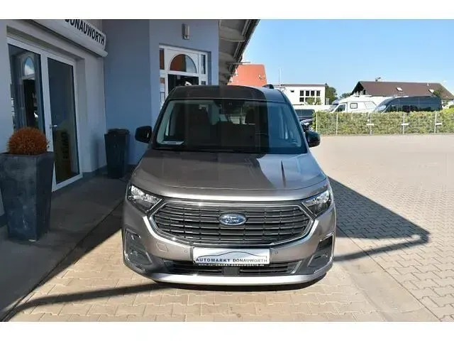 Gebraucht Ford Tourneo Connect Titanium 114 PS (83 kW) 2024 Silber Van / Kleinbus
