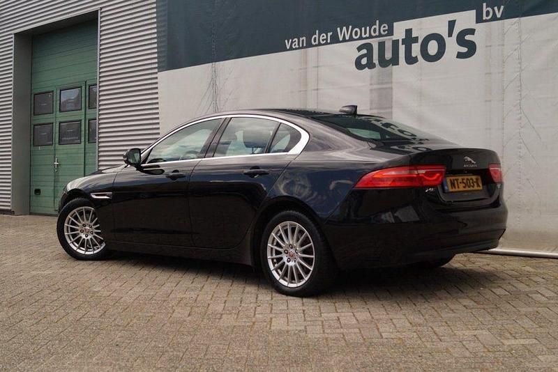 Gebraucht Jaguar XE Prestige 163 PS (119 kW) 2017 Schwarz Limousine