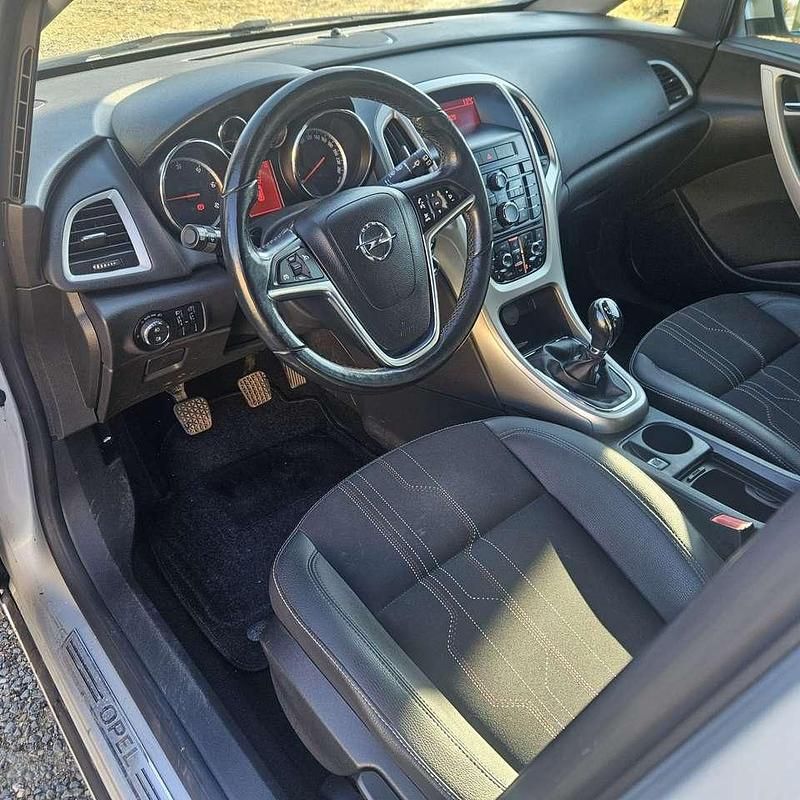 Gebraucht Opel Astra 110 PS (80 kW) 2012 Argon silber/ice silver (m2) Kombi