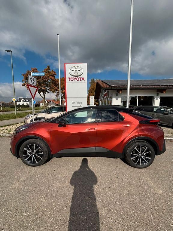 Neu Toyota C-HR 223 PS (164 kW) 2025 Orange SUV