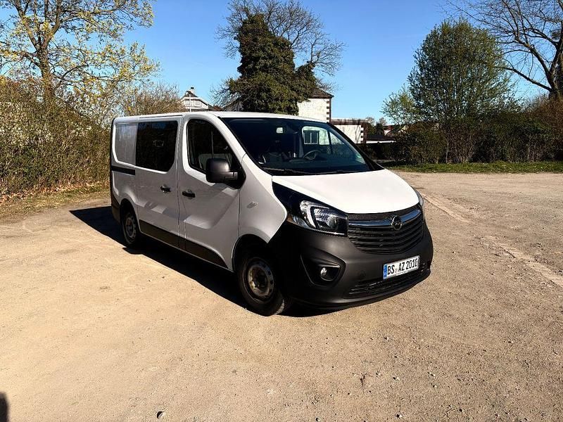 Gebraucht Opel Vivaro 145 PS (106 kW) 2018 Weiß Van / Kleinbus