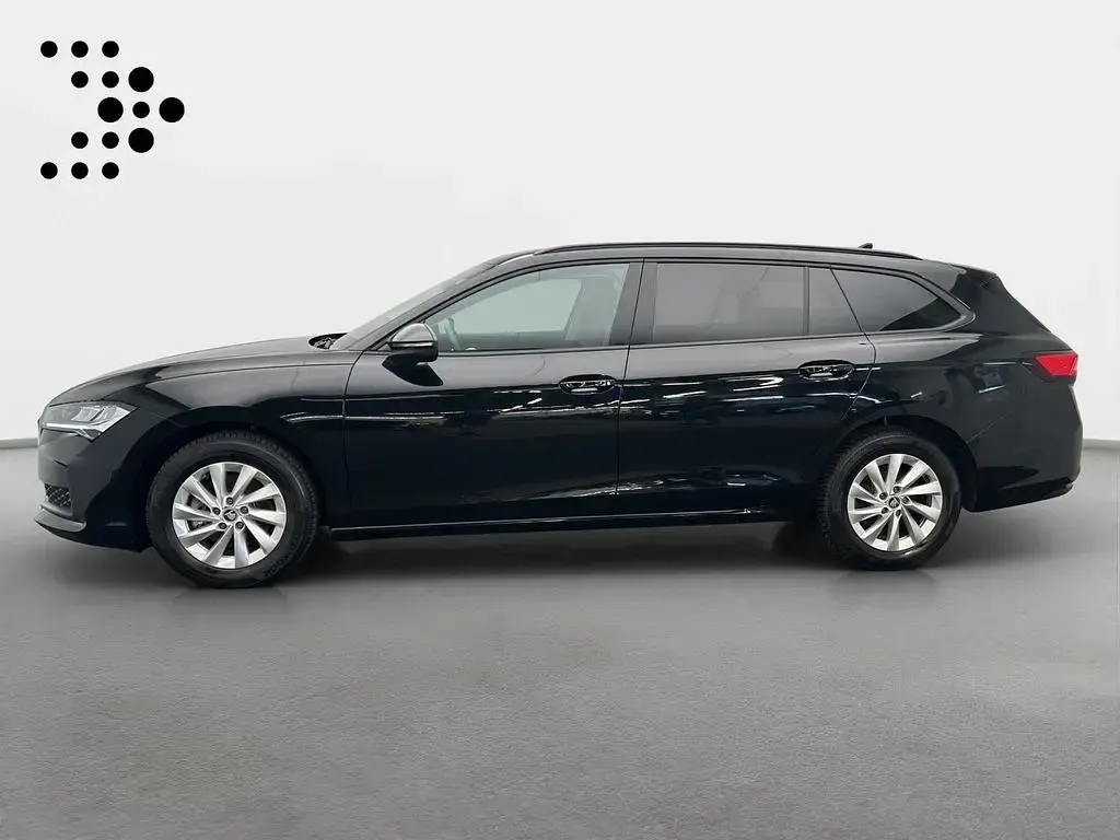Gebraucht Skoda Superb Essence 150 PS (110 kW) 2025 Ebony schwarz metallic Kombi