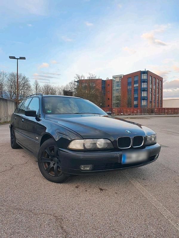 Schwarz Gebraucht 2000 BMW 523 Basis Kombi | 2.000 € (Guter Preis) - Bild 1/4