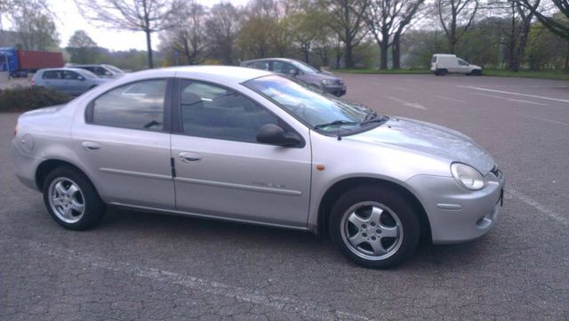 Silber Gebraucht 2000 Chrysler Neon Limousine | 1.200 € - Bild 1/4
