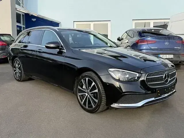 Gebraucht Mercedes E300 306 PS (225 kW) 2022 Obsidianschwarz Kombi