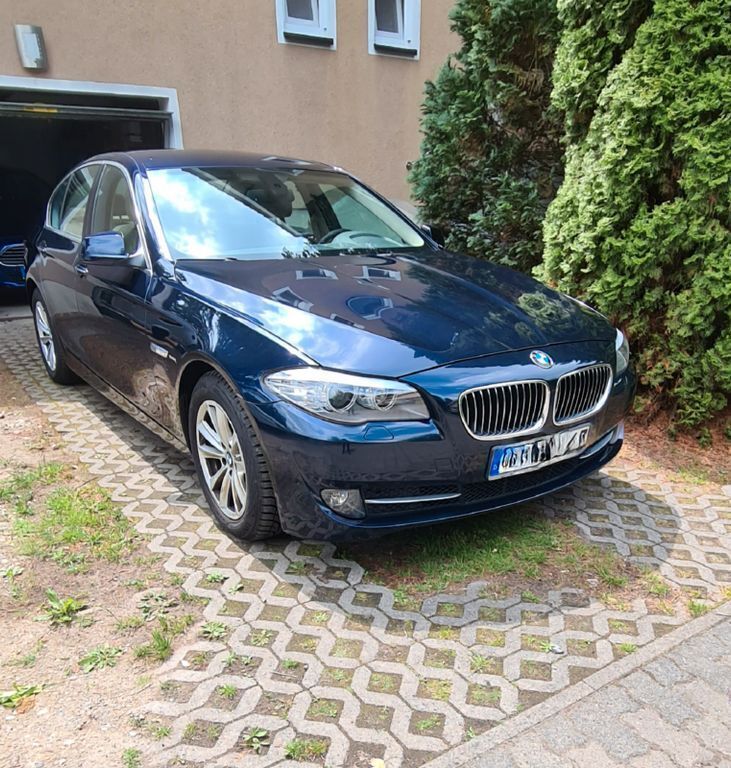 Blau Gebraucht 2010 BMW 523 Limousine | 12.900 € (Fairer Preis) - Bild 1/4