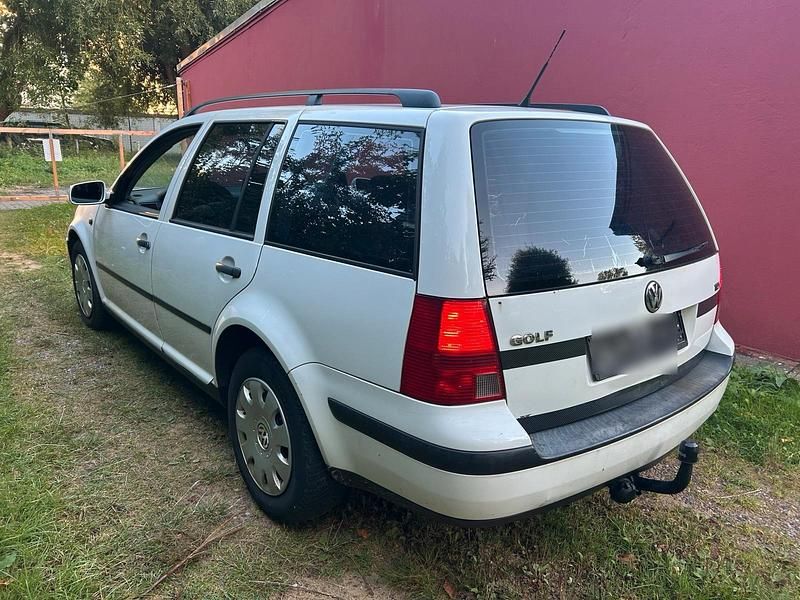 Weiß Gebraucht 2005 VW Golf IV Kombi | 820 € (Superpreis) - Bild 1/4