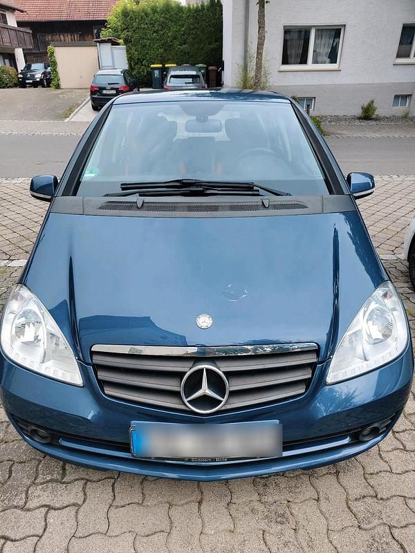 Grau Gebraucht 2011 Mercedes A180 Limousine | 5.500 € (Etwas zu teuer) - Bild 1/4