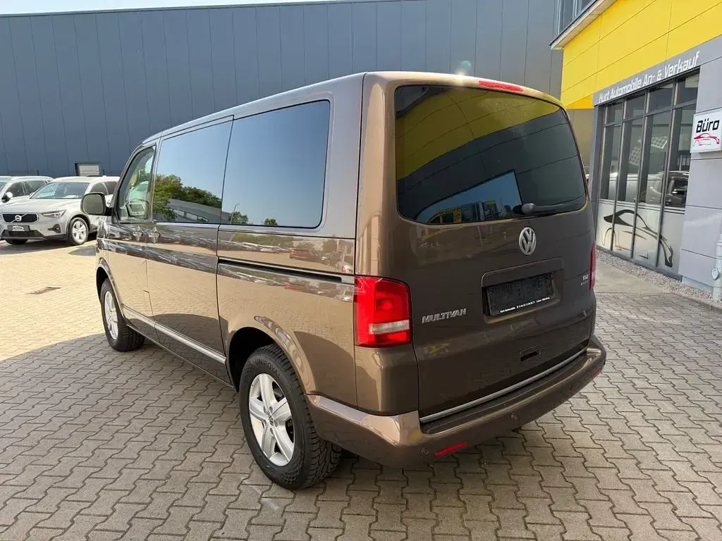 Gebraucht VW Multivan Highline 179 PS (131 kW) 2012 Braun Van / Kleinbus