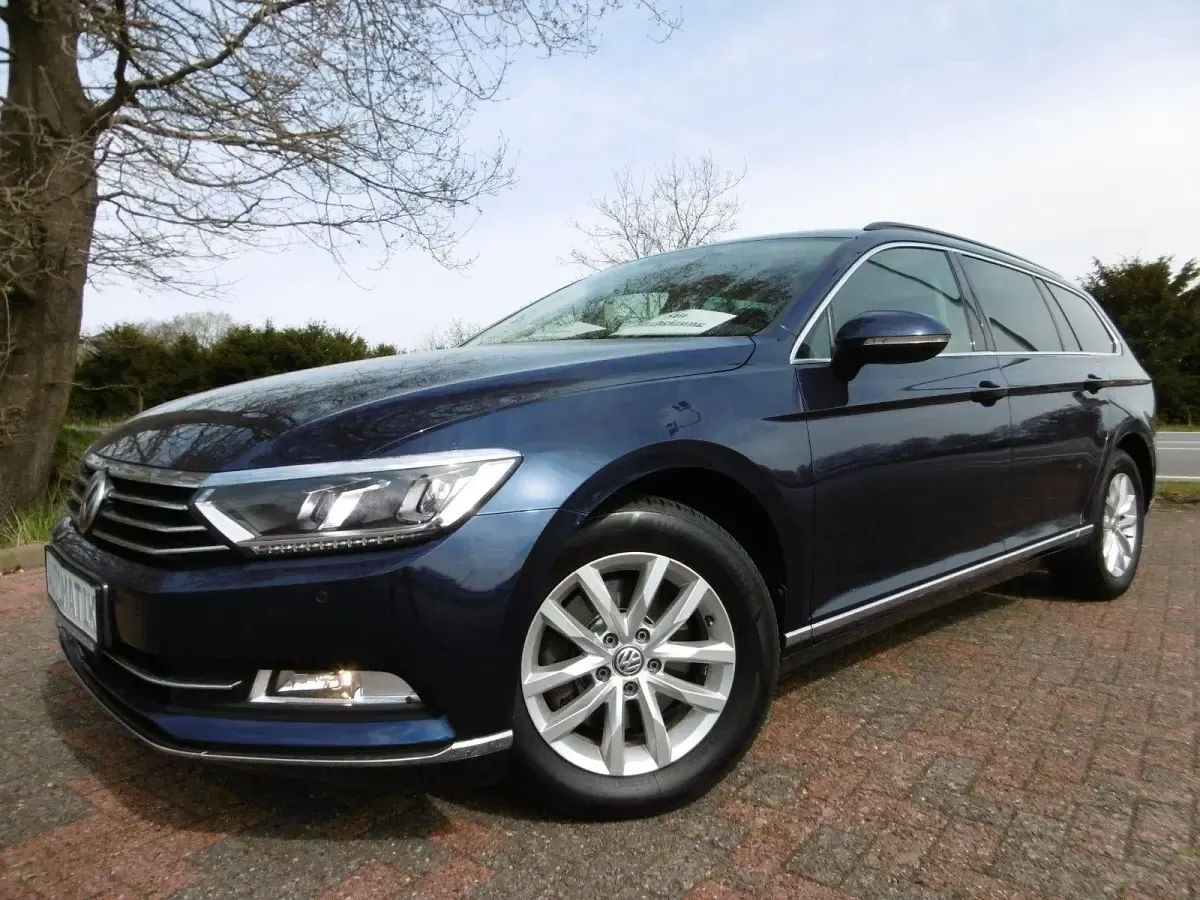 Gebraucht VW Passat Comfortline 190 PS (139 kW) 2019 Blau Kombi