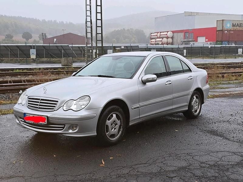 Silber Gebraucht 2004 Mercedes C200 Limousine | 1.500 € (Superpreis) - Bild 1/4