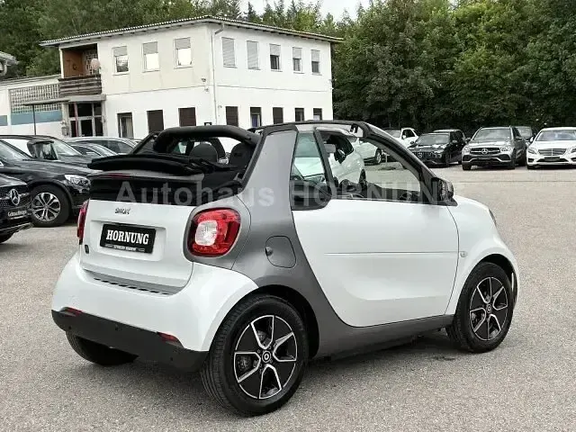 Gebraucht Smart ForTwo Electric Drive 60 kW (82 PS) 2023 Weiss Cabrio