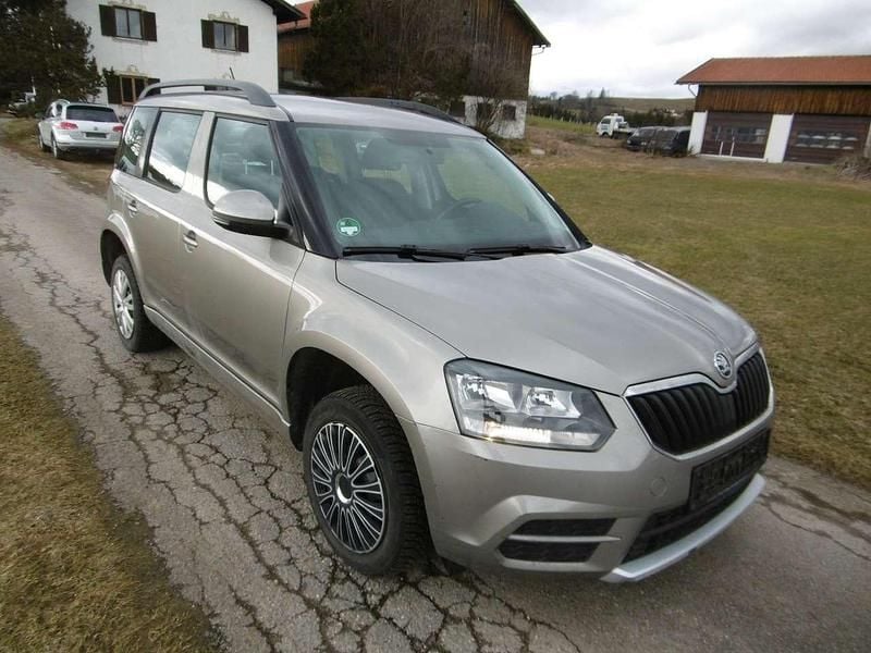 Gebraucht Skoda Yeti Active 105 PS (77 kW) 2015 Cappuccinobeige metallic SUV