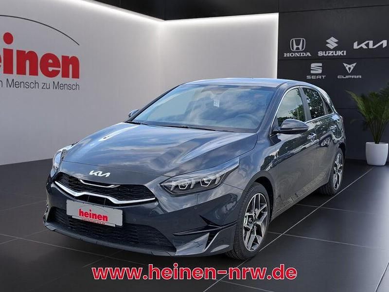Grau Neu 2025 Kia Ceed Limousine | 24.899 € (Fairer Preis) - Bild 1/4