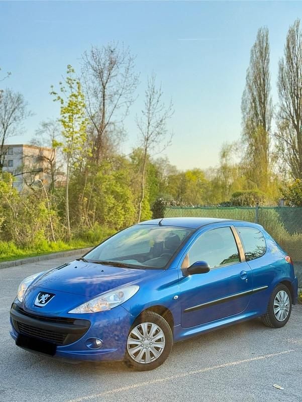 Gebraucht Peugeot 206+ 75 PS (55 kW) 2010 Blau Kleinwagen