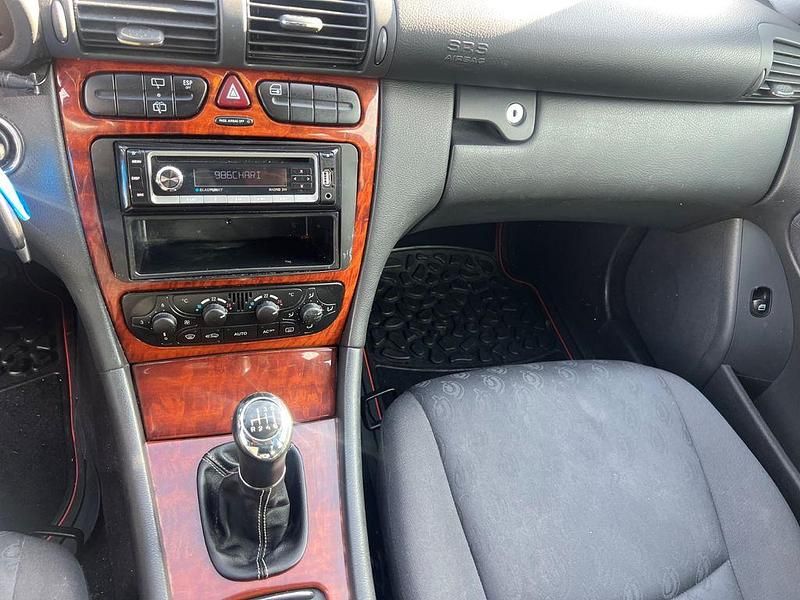 Gebraucht Mercedes C180 Classic 143 PS (105 kW) 2004 Schwarz Kombi