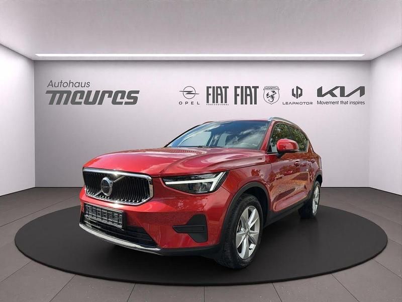 Rot Gebraucht 2024 Volvo XC40 Core SUV | 30.788 € (Superpreis) - Bild 1/4