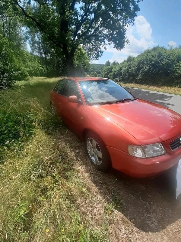 Rot Gebraucht 1998 Audi A3 Kleinwagen | 800 € (Guter Preis) - Bild 1/4