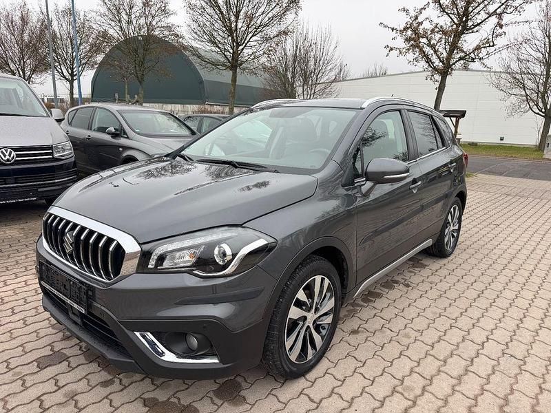 Grau Gebraucht 2016 Suzuki SX4 S-Cross Comfort+ SUV | 11.900 € (Etwas zu teuer) - Bild 1/4
