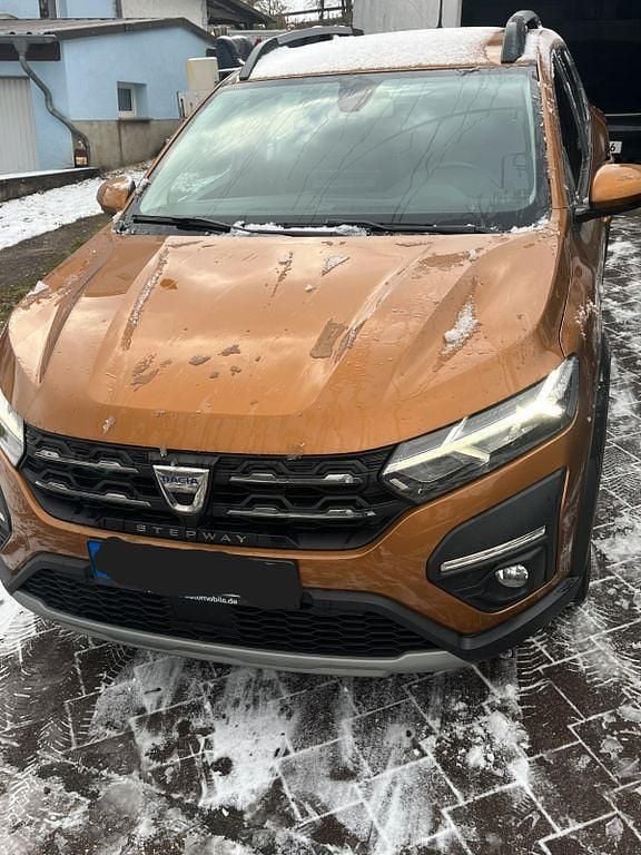 Orange Gebraucht 2022 Dacia Sandero Essentiel Limousine | 12.900 € (Guter Preis) - Bild 1/4