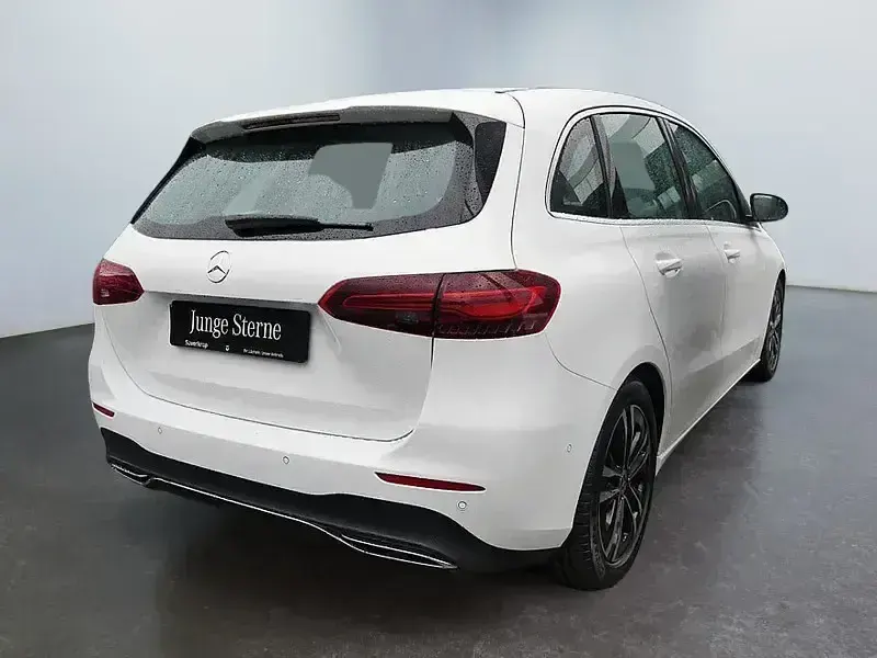 Gebraucht Mercedes B200 Progressive 150 PS (110 kW) 2025 Weiß Van / Kleinbus