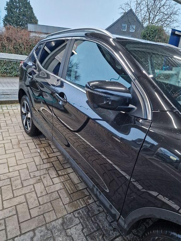 Gebraucht Nissan Qashqai N-Connecta 163 PS (119 kW) 2016 Schwarz SUV