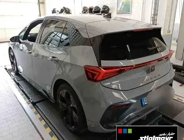 Gebraucht Cupra Born 150 kW (204 PS) 2024 Vaporgrau Kleinwagen