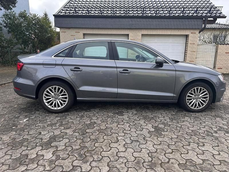 Gebraucht Audi A3 Ambiente 110 PS (80 kW) 2016 Grau Limousine