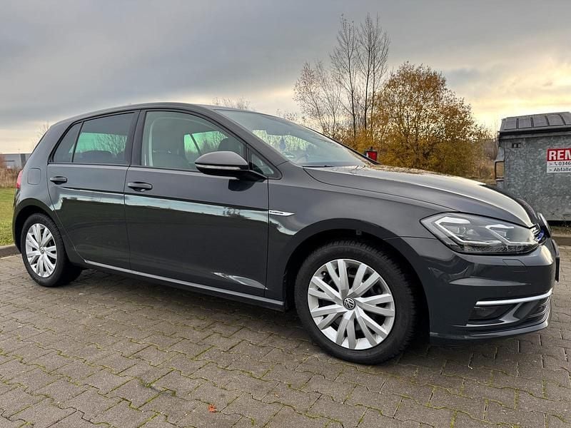Grau Gebraucht 2020 VW Golf Style Limousine | 15.500 € (Guter Preis) - Bild 1/4