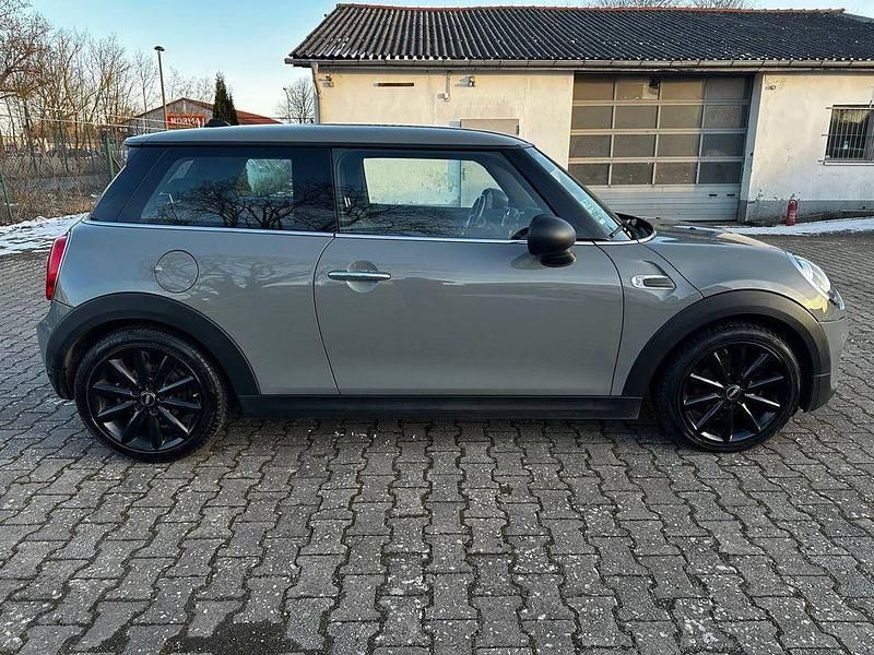 Usado Mini ONE 102 HP (75 kW) 2018 Cinzento Citadino