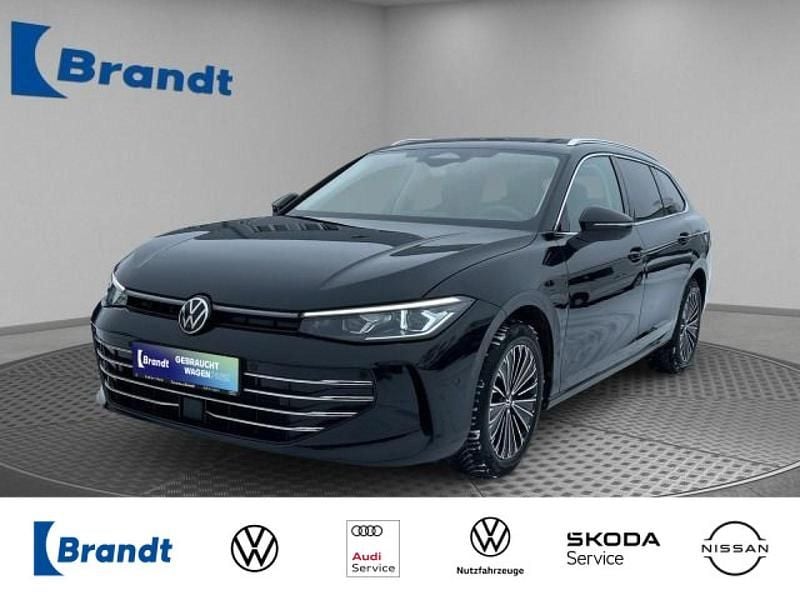Grenadillschwarz metallic (metallic) Gebraucht 2024 VW Passat Elegance Kombi | 36.690 € (Fairer Preis) - Bild 1/3