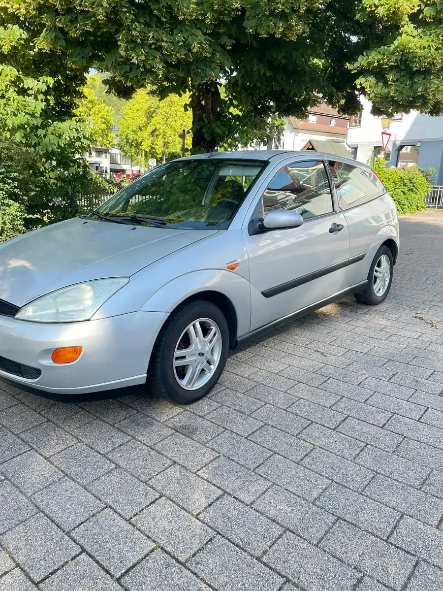 Gebraucht Ford Focus 101 PS (74 kW) 1999 Silber Kleinwagen