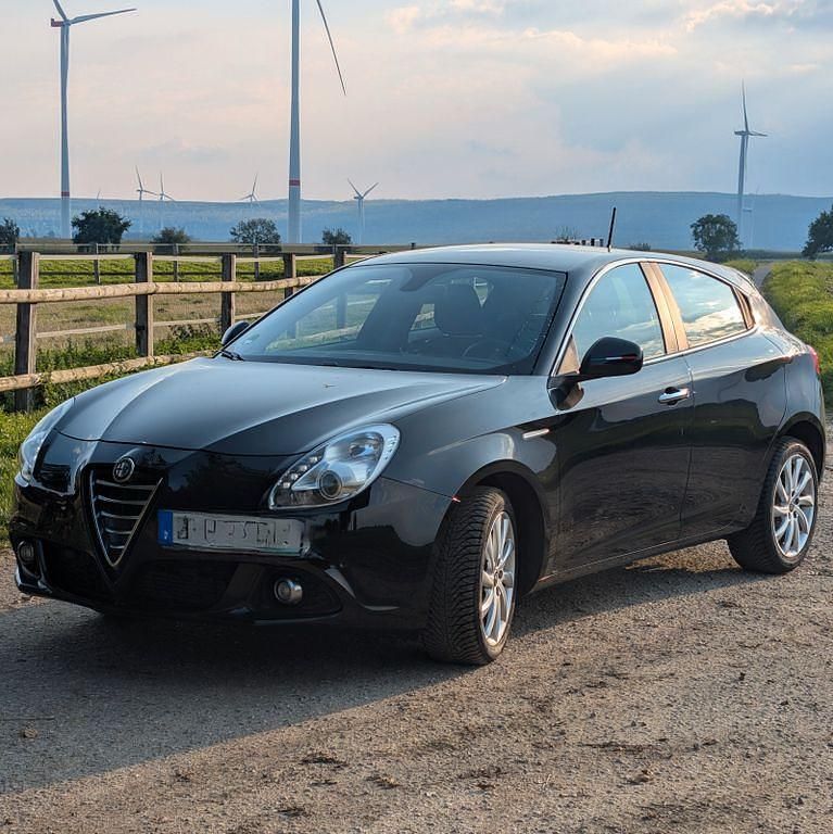 Schwarz Gebraucht 2014 Alfa Romeo Giulietta Kleinwagen | 8.990 € (Guter Preis) - Bild 1/4