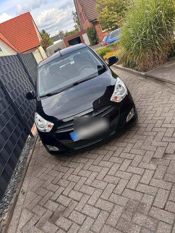 Schwarz Gebraucht 2014 Hyundai i10 Kleinwagen | 3.339 € (Guter Preis) - Bild 1/4