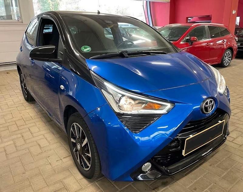 Blau Gebraucht 2021 Toyota Aygo Kleinwagen | 8.999 € (Fairer Preis) - Bild 1/4