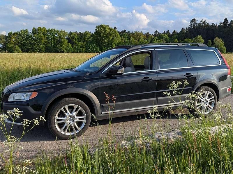Schwarz Gebraucht 2014 Volvo XC70 Momentum SUV | 17.900 € (Fairer Preis) - Bild 1/4