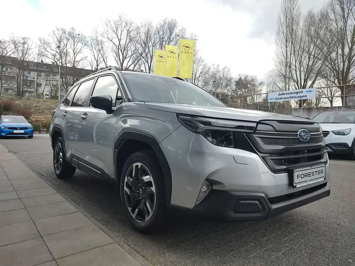 Neu Subaru Forester Exclusive+ 136 PS (100 kW) 2026 Ice silver (m) SUV