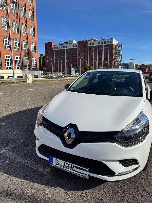 Weiß Gebraucht 2019 Renault Clio IV Life Kleinwagen | 8.080 € (Guter Preis) - Bild 1/4