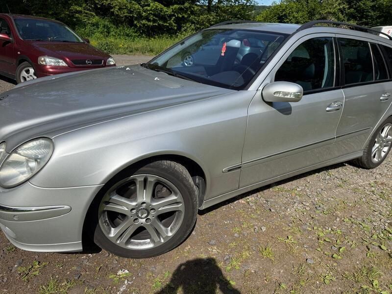 Silber Gebraucht 2005 Mercedes E220 Kombi | 2.399 € (Guter Preis) - Bild 1/4