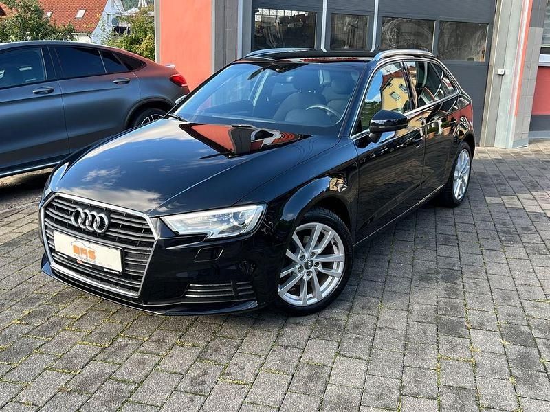 Mythosschwarz Gebraucht 2018 Audi A3 Sportback Limousine | 18.990 € (Fairer Preis) - Bild 1/4