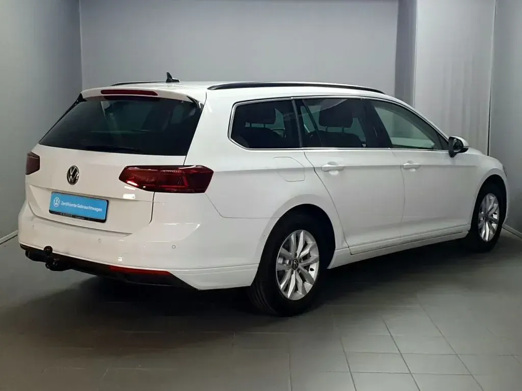 Gebraucht VW Passat Business 150 PS (110 kW) 2023 2y gletscherweiß metallic (metallic) Kombi