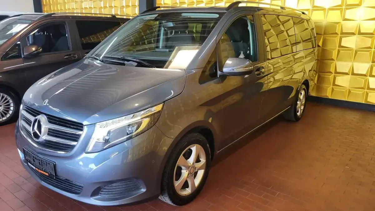 Gebraucht Mercedes V220 163 PS (119 kW) 2018 Grau Van / Kleinbus