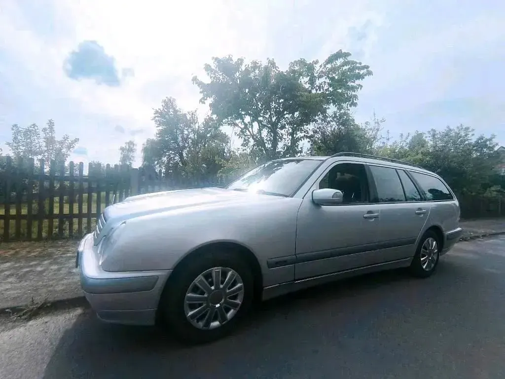 Second-hand Mercedes E200 136 CP (100 kW) 2001 Break