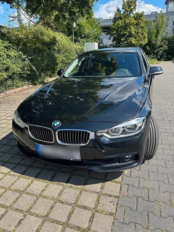 Schwarz Gebraucht 2017 BMW 318 Limousine | 14.700 € (Fairer Preis) - Bild 1/4
