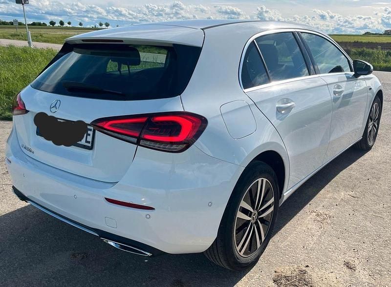 Gebraucht Mercedes A250 Advanced 218 PS (160 kW) 2021 Weiß Limousine